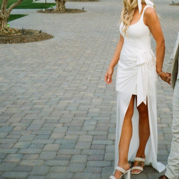 Cinq a Sept Marian Gown in White - Picture 5 of 11